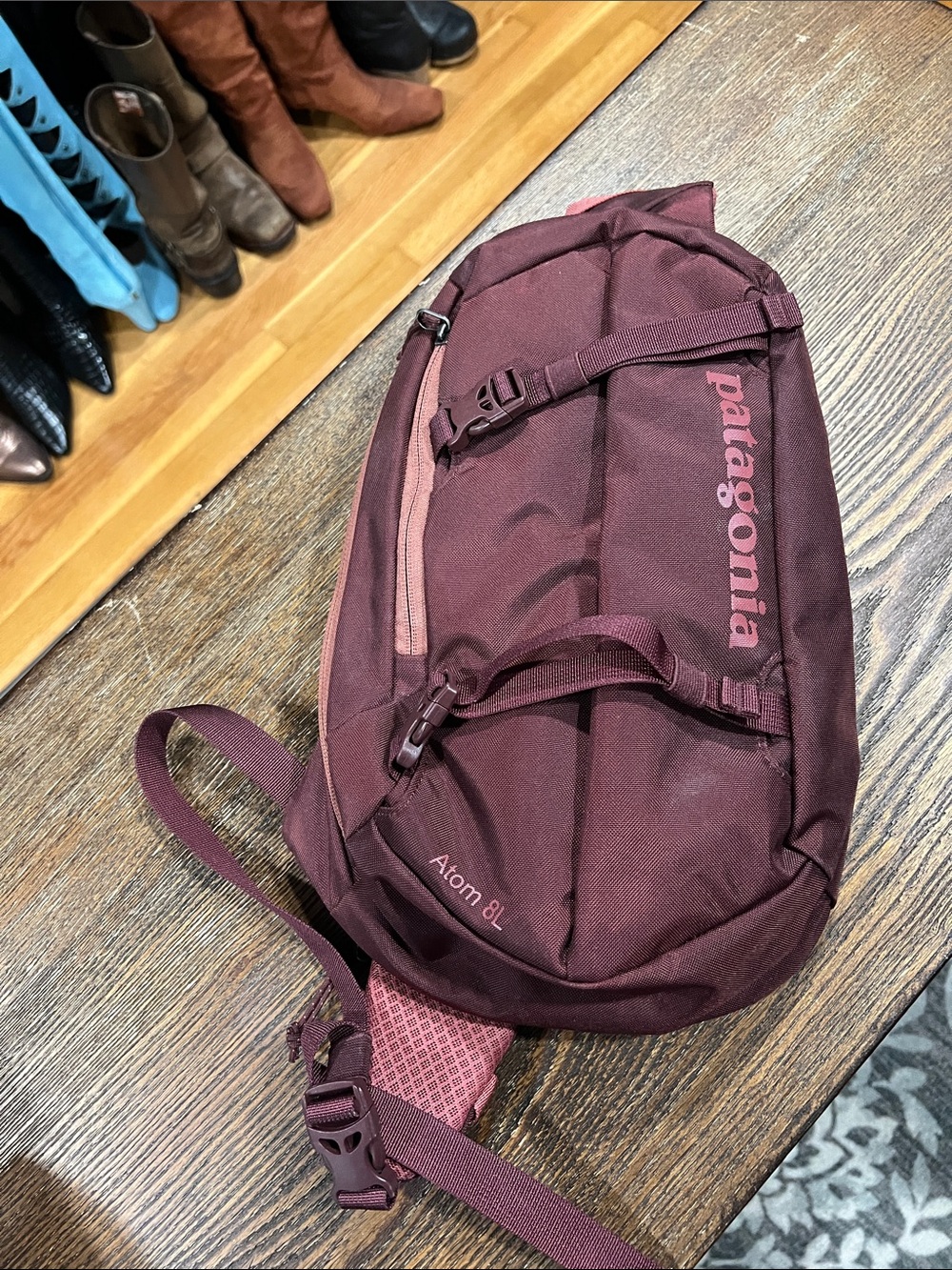 Patagonia Atom 8L Sling Bag - Maroon